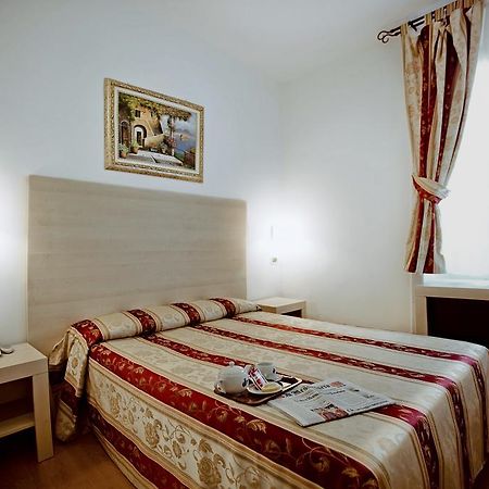 רומא Hotel Saturnia חדר תמונה