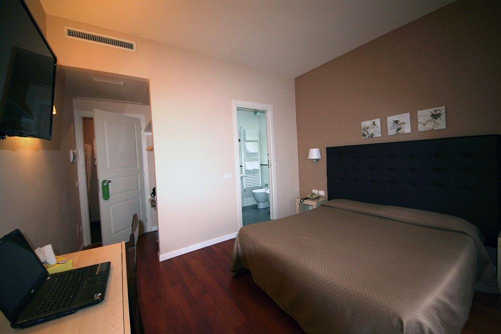 רומא Hotel Saturnia מראה חיצוני תמונה