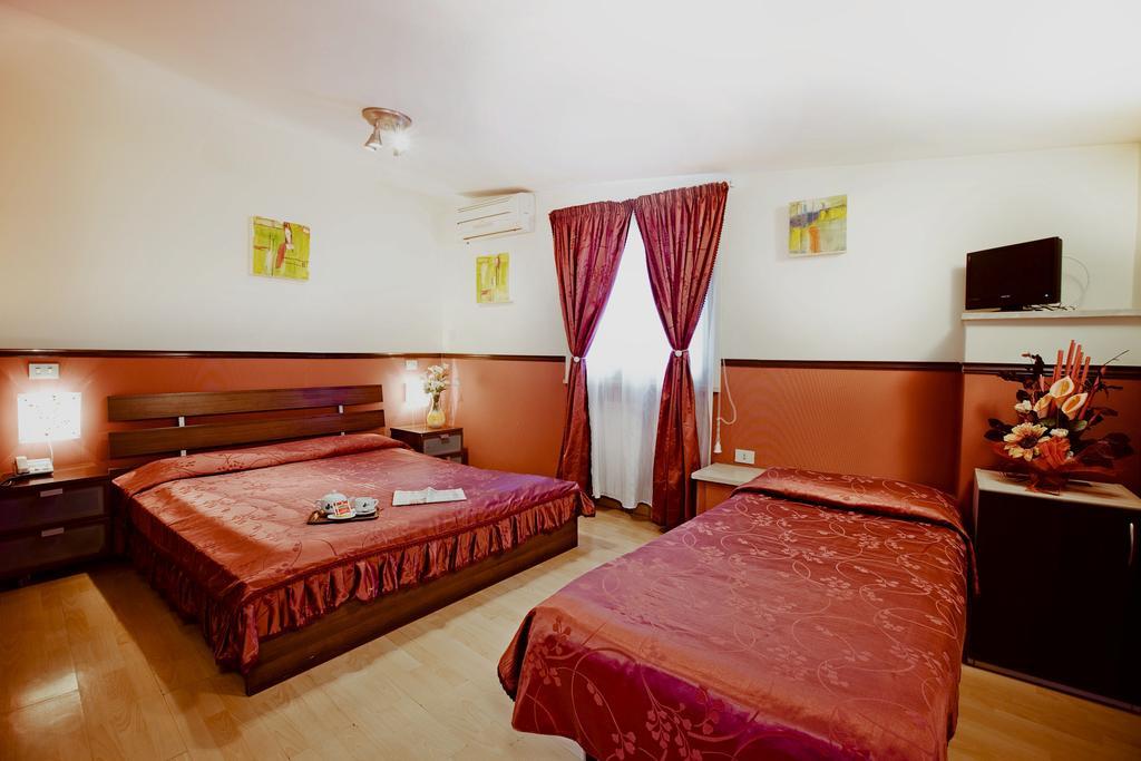 רומא Hotel Saturnia חדר תמונה
