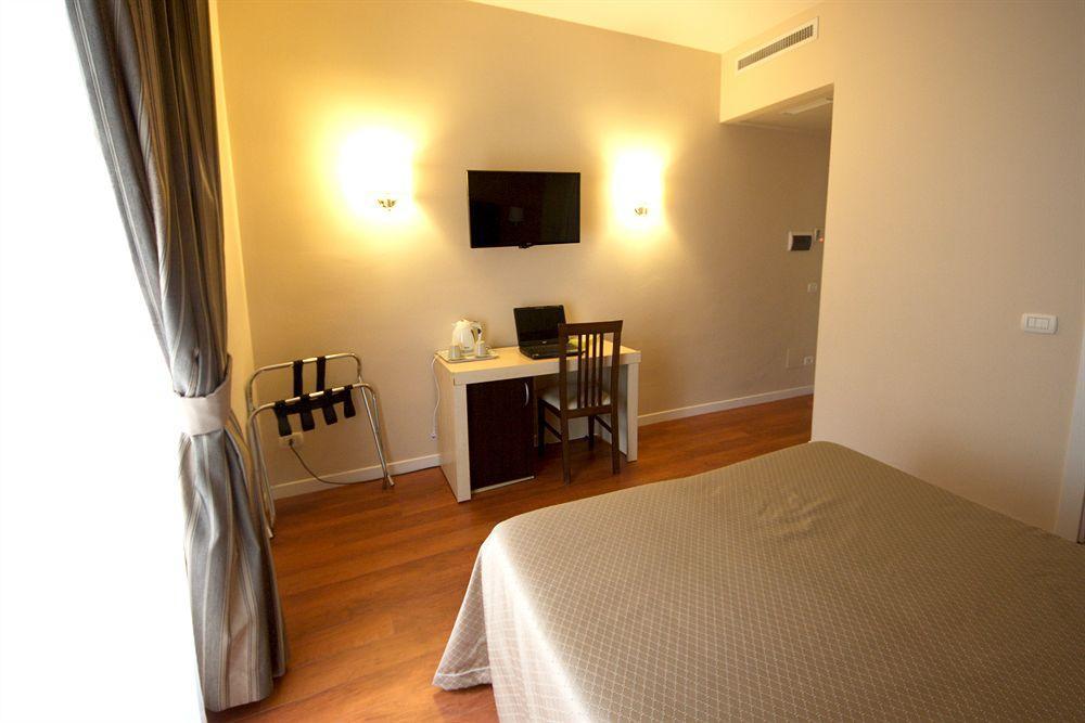 רומא Hotel Saturnia מראה חיצוני תמונה