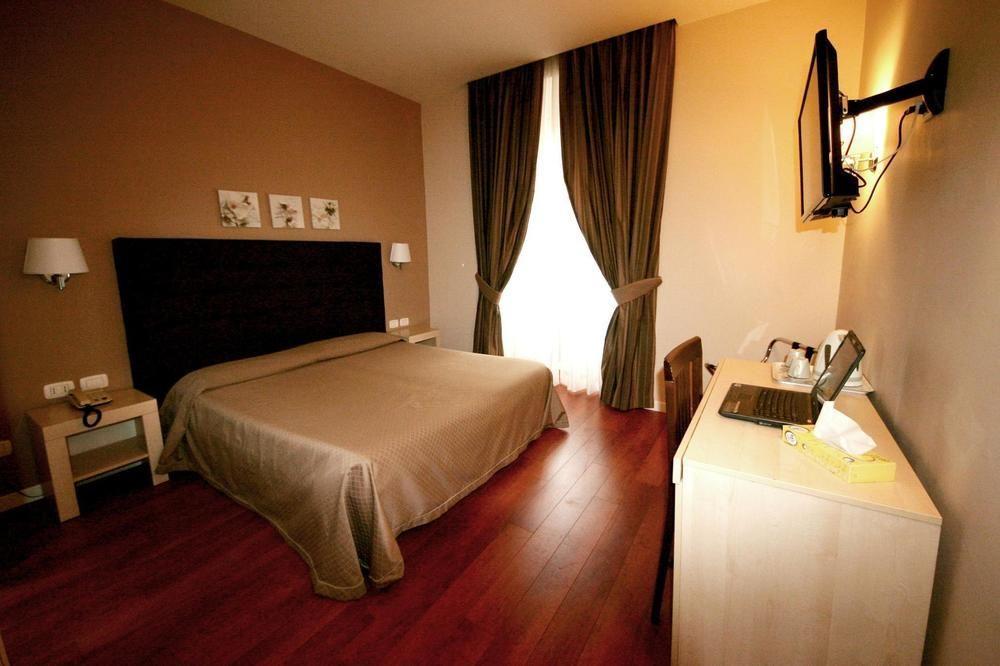 רומא Hotel Saturnia מראה חיצוני תמונה