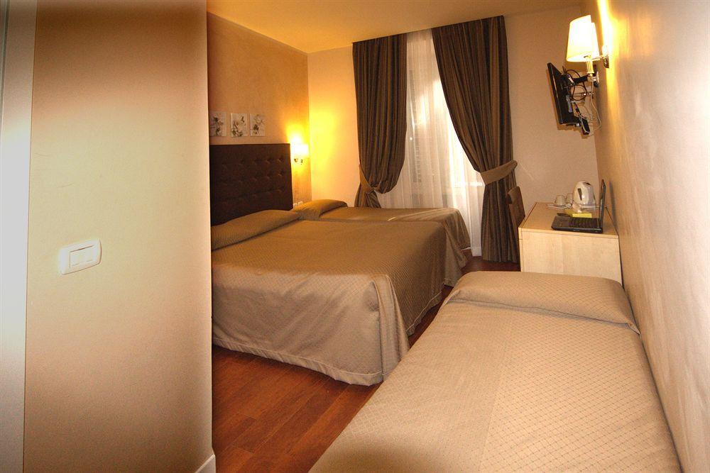 רומא Hotel Saturnia מראה חיצוני תמונה