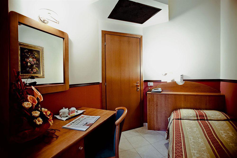 רומא Hotel Saturnia מראה חיצוני תמונה