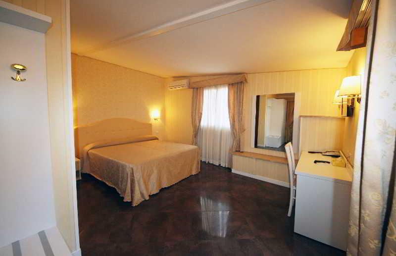 רומא Hotel Saturnia מראה חיצוני תמונה
